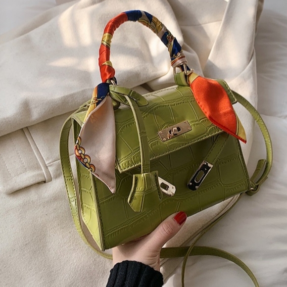 Chic Faux Leather Croc Embossed Mini Handbag Gold Tone Hardware - Picture 8 of 12